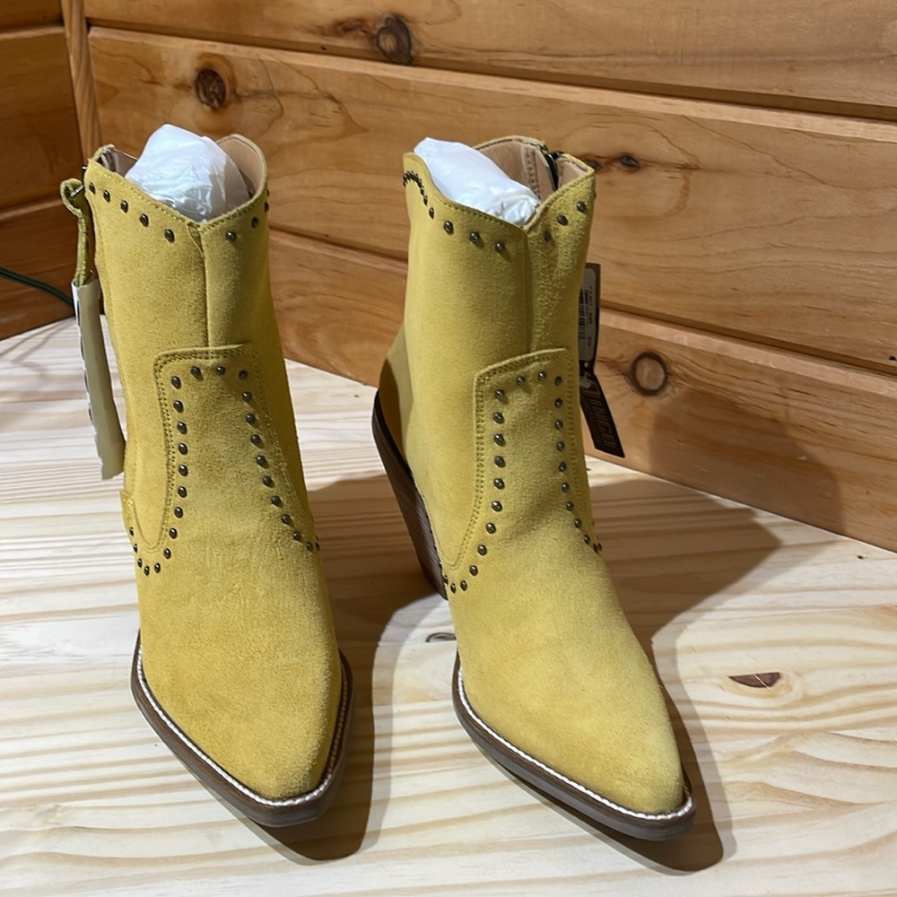 NWT-DINGO CLASSY N SASSY LEATHER BOOTIE STYLE DI952YE10 WOMEN’S 9.5M - Picture 3 of 10